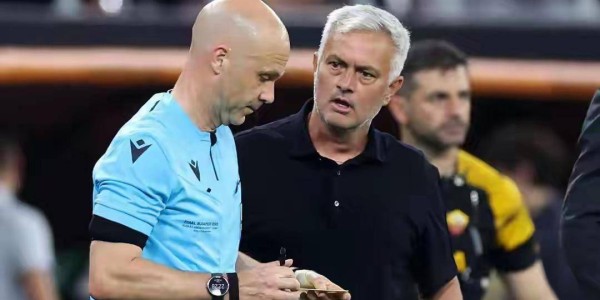 1.6亿打水漂！穆帅5连败+遭200球迷围堵，本菲卡真该给他时间？